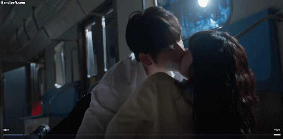 Phim Trung Quốc đi&ecirc;n nhất vũ trụ ng&ocirc;n t&igrave;nh đ&acirc;y rồi: Cặp ch&iacute;nh h&ocirc;n h&iacute;t ph&aacute;t ngượng, ai xem cũng phải che mặt- Ảnh 3.