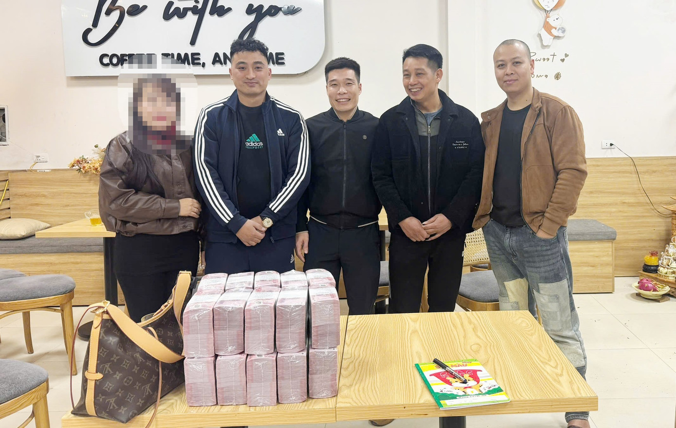 Đi ăn tất ni&ecirc;n nhặt được bao tải chứa 1 tỷ đồng tr&ecirc;n cao tốc: Chủ nh&acirc;n số tiền l&ecirc;n tiếng bất ngờ- Ảnh 1.