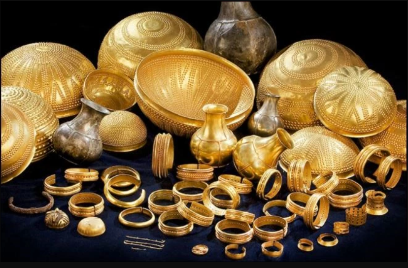 Khai quật kho b&aacute;u 3.000 năm tuổi, chuy&ecirc;n gia bối rối ph&aacute;t hiện ra c&oacute; tới 2 thứ đến từ ngo&agrave;i Tr&aacute;i đất- Ảnh 1.