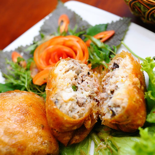 M&oacute;n Việt l&ecirc;n đ&agrave;i H&agrave;n Quốc: B&aacute;n ở qu&aacute;n b&igrave;nh d&acirc;n, du kh&aacute;ch nhận x&eacute;t: 