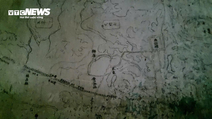 Ph&aacute;t lộ bức hoạ kỳ lạ l&uacute;c vệ sinh tường di t&iacute;ch Kh&acirc;m Thi&ecirc;n Gi&aacute;m triều Nguyễn- Ảnh 2.