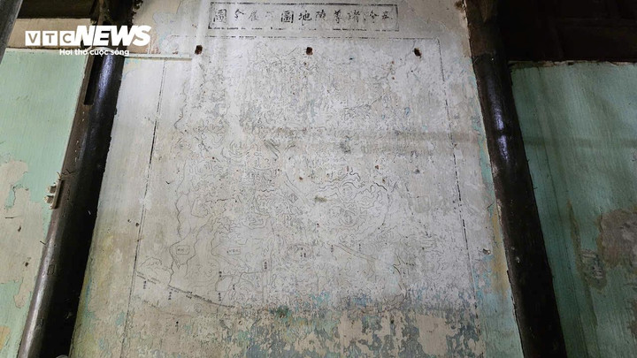 Ph&aacute;t lộ bức hoạ kỳ lạ l&uacute;c vệ sinh tường di t&iacute;ch Kh&acirc;m Thi&ecirc;n Gi&aacute;m triều Nguyễn- Ảnh 1.