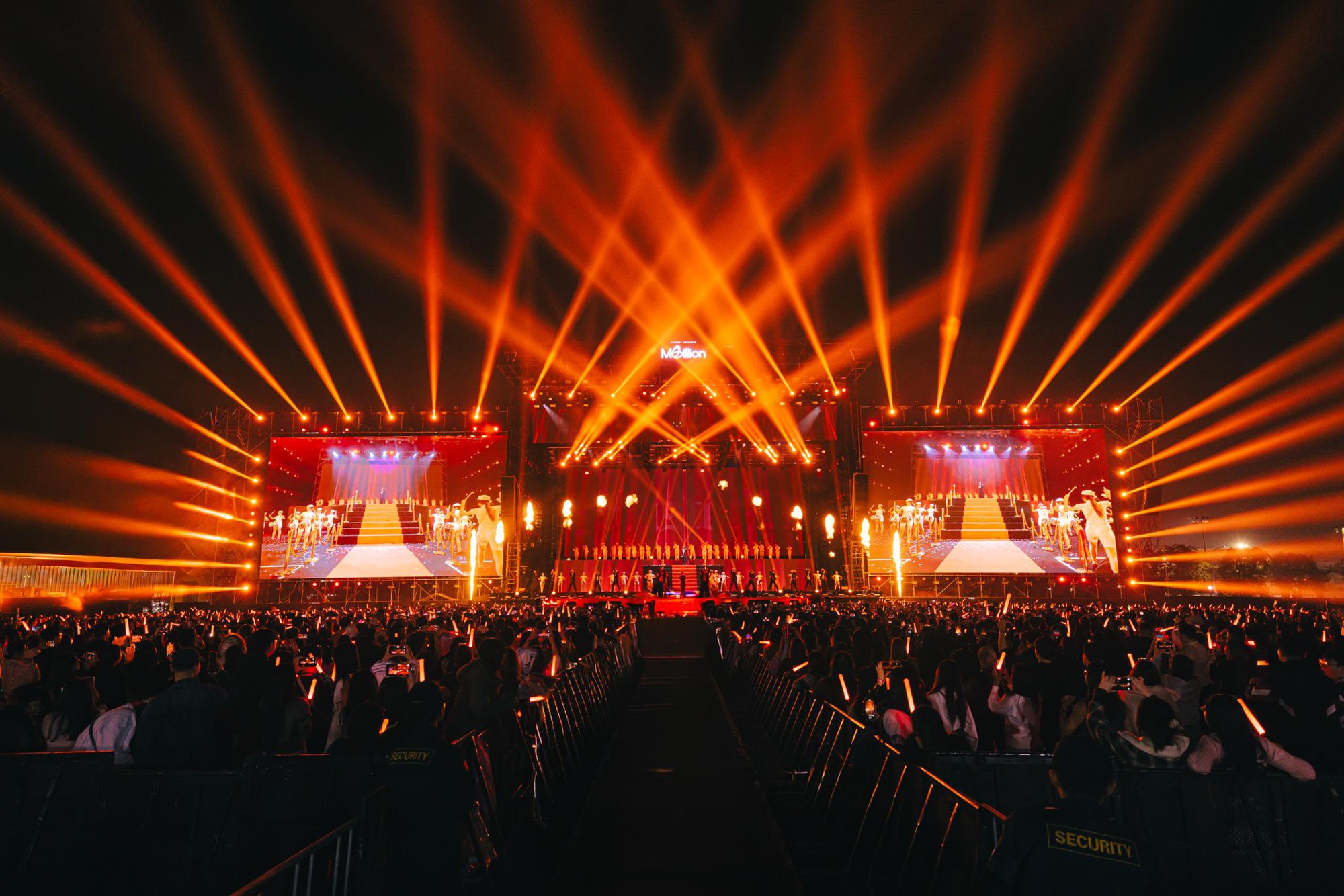 GENfest Presents MBILLION Hà Nội - Khi chất lượng sân khấu tạo nên sự khác biệt- Ảnh 1. GENfest Presents MBILLION Hà Nội - Khi chất lượng sân khấu tạo nên sự khác biệt- Ảnh 1.