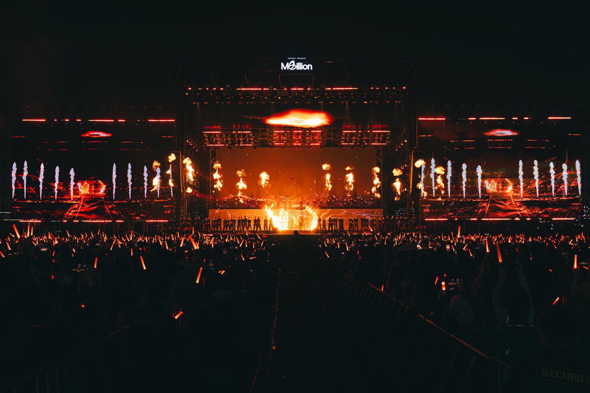 GENfest Presents MBILLION Hà Nội - Khi chất lượng sân khấu tạo nên sự khác biệt- Ảnh 2. GENfest Presents MBILLION Hà Nội - Khi chất lượng sân khấu tạo nên sự khác biệt- Ảnh 2.