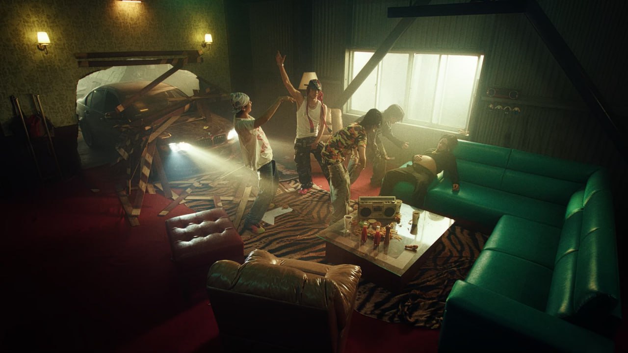 T&acirc;n binh hot nhất hiện nay: C&oacute; MV quay ở Việt Nam, để n&eacute; &ldquo;flop&rdquo; m&agrave; bị tung ảnh khiến H&agrave;n Quốc nổi đi&ecirc;n- Ảnh 9.