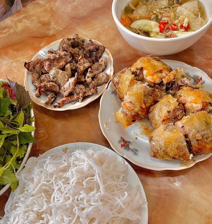 M&oacute;n Việt l&ecirc;n đ&agrave;i H&agrave;n Quốc: B&aacute;n ở qu&aacute;n b&igrave;nh d&acirc;n, du kh&aacute;ch nhận x&eacute;t: 