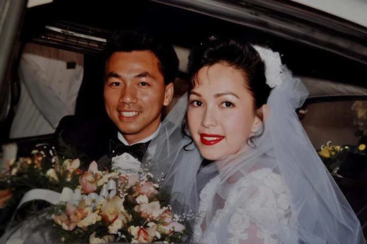 H&ocirc;n nh&acirc;n vi&ecirc;n m&atilde;n hơn 3 thập kỷ của 