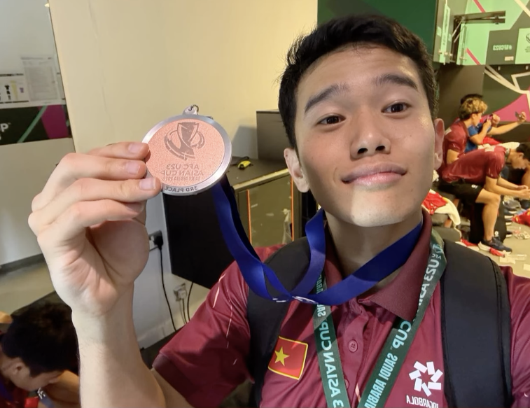 U23 Việt Nam ki&ecirc;u h&atilde;nh khoe tấm huy chương đồng 