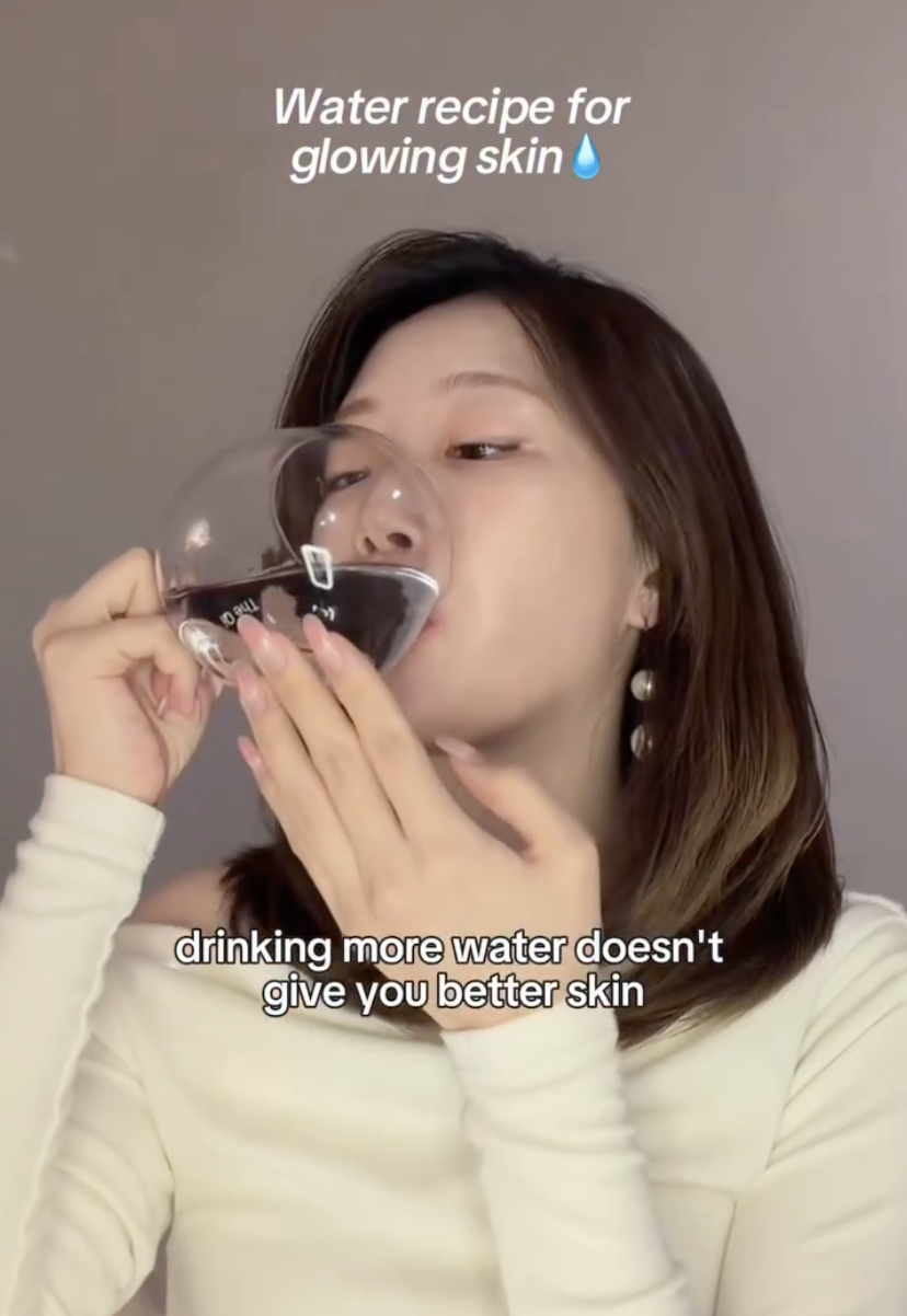 C&ocirc;ng thức nước uống gi&uacute;p cấp ẩm thật sự cho cơ thể, nh&igrave;n da người chia sẻ l&agrave; thấy t&iacute;n- Ảnh 1.