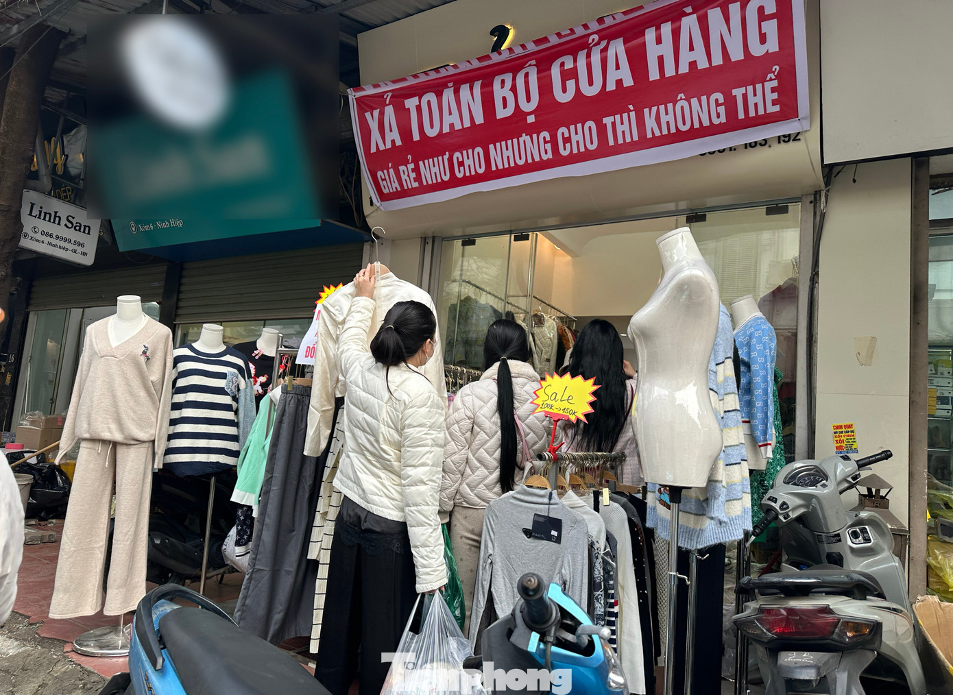 Vừa mở cửa trở lại, chợ Ninh Hiệp đ&atilde; đua nhau 'xả h&agrave;ng Tết'- Ảnh 13.