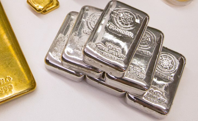 Gi&aacute; bạc hơn 106 triệu đồng/kg, d&acirc;n t&igrave;nh nh&aacute;o nh&agrave;o: Người mua bạc từ đầu năm đến giờ l&atilde;i bao nhi&ecirc;u?- Ảnh 4.