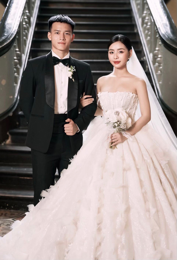 "Người h&ugrave;ng" Thanh Nh&agrave;n gửi ngay 1 nụ h&ocirc;n cực ngọt cho vợ hotgirl khi ghi b&agrave;n gi&uacute;p U23 Việt Nam gi&agrave;nh HCĐ ch&acirc;u &Aacute;- Ảnh 5.