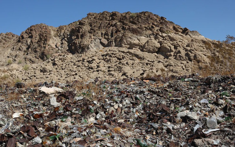 Một b&atilde;i ch&ocirc;n lấp r&aacute;c thải