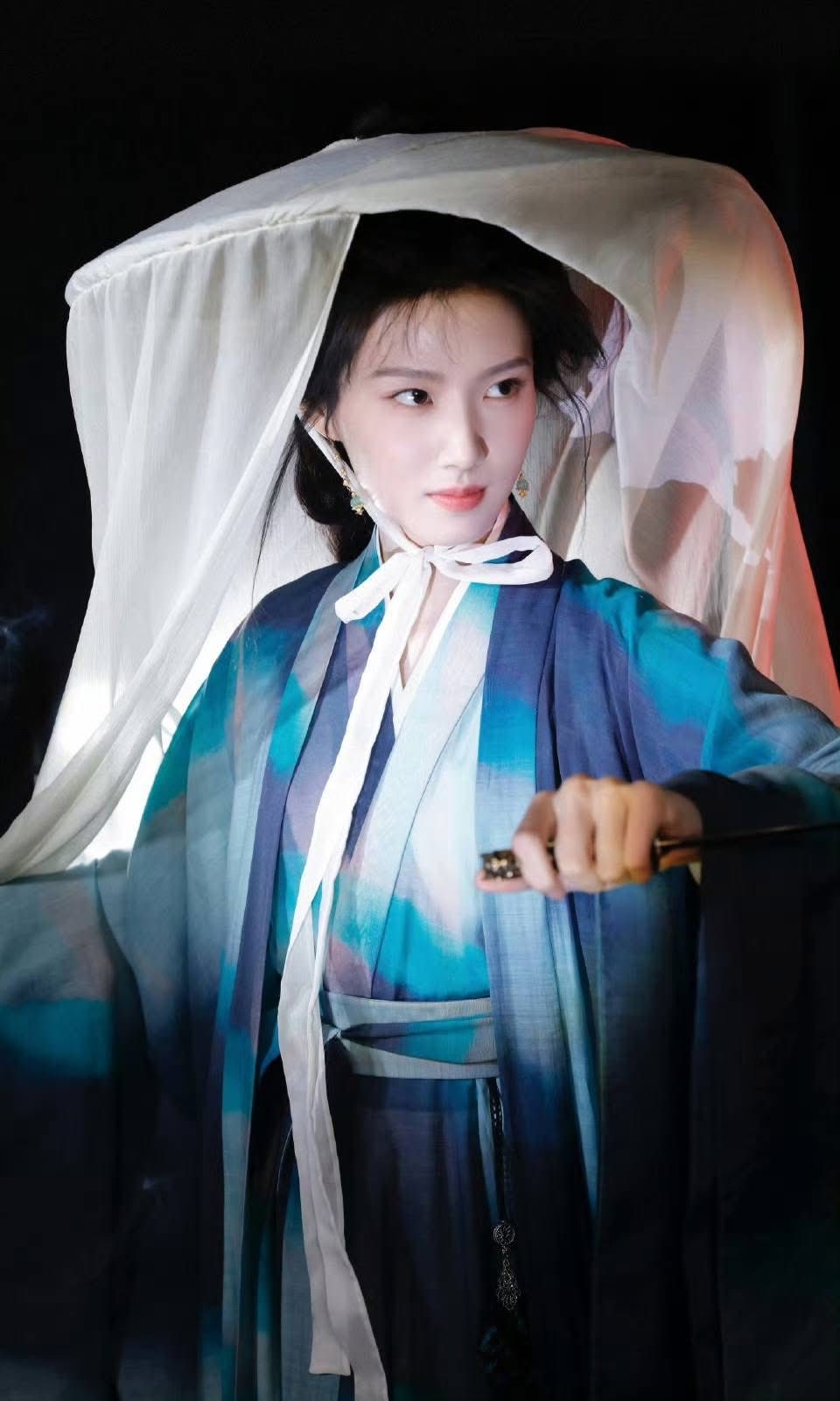 Cặp đôi này yêu nhau là cái đẹp được đặt đúng chỗ: Nhà gái là mỹ nhân trong tranh, nhà trai visual vô thực- Ảnh 3. Cặp đôi này yêu nhau là cái đẹp được đặt đúng chỗ: Nhà gái là mỹ nhân trong tranh, nhà trai visual vô thực- Ảnh 3.