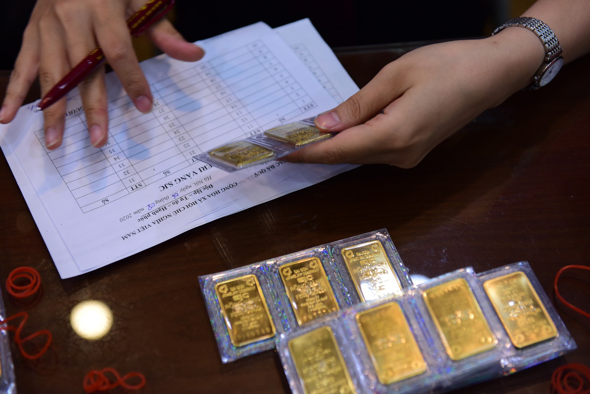 Ng&acirc;n h&agrave;ng Nh&agrave; nước l&yacute; giải nguy&ecirc;n nh&acirc;n gi&aacute; v&agrave;ng tăng cao- Ảnh 1.