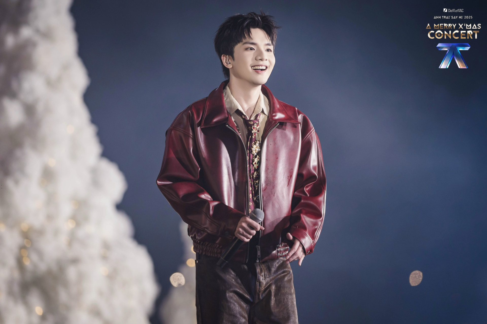 Nam ca sĩ debut 2 lần mới nổi tiếng: Fanmeeting ch&aacute;y v&eacute;, 500 triệu lượt xem, ra 1 album &ldquo;hốt bạc&rdquo; cả đời- Ảnh 11.