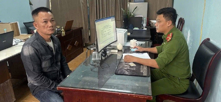 Kẻ cầm mũ bảo hiểm đập &ocirc; t&ocirc;, h&agrave;nh hung t&agrave;i xế ở Đ&agrave; Nẵng ra tr&igrave;nh diện- Ảnh 1.