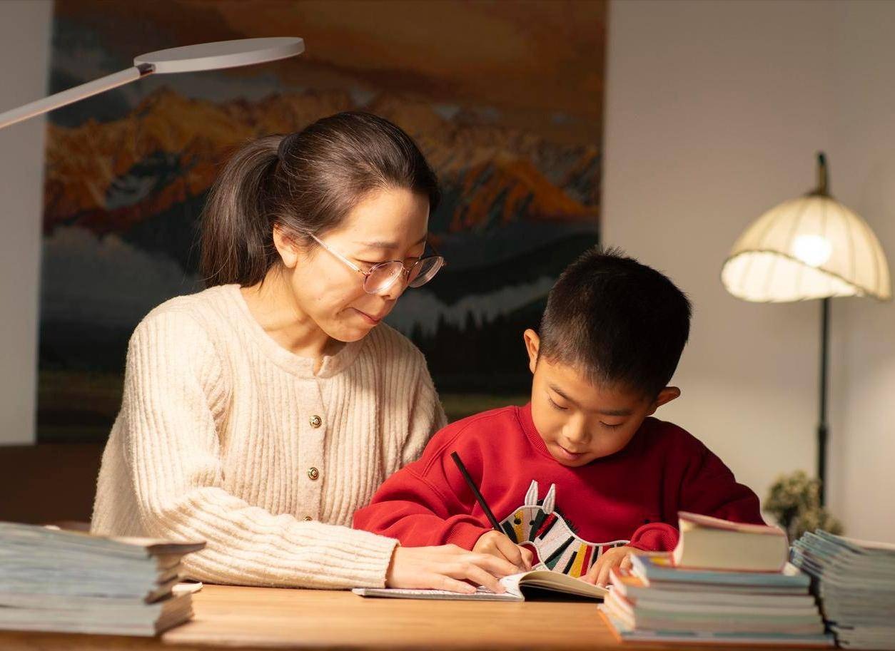 Gia đ&igrave;nh 2 con, khoảng c&aacute;ch giữa 2 đứa trẻ l&agrave; mấy tuổi th&igrave; hợp l&yacute; nhất?- Ảnh 3.