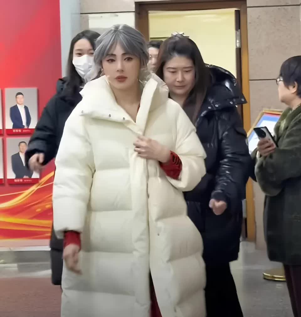 Tiểu tam gây phẫn nộ nhất lúc này: Nữ diễn viên hạng A giật chồng còn bị tố cử người dằn mặt chính thất- Ảnh 3. Tiểu tam gây phẫn nộ nhất lúc này: Nữ diễn viên hạng A giật chồng còn bị tố cử người dằn mặt chính thất- Ảnh 3.