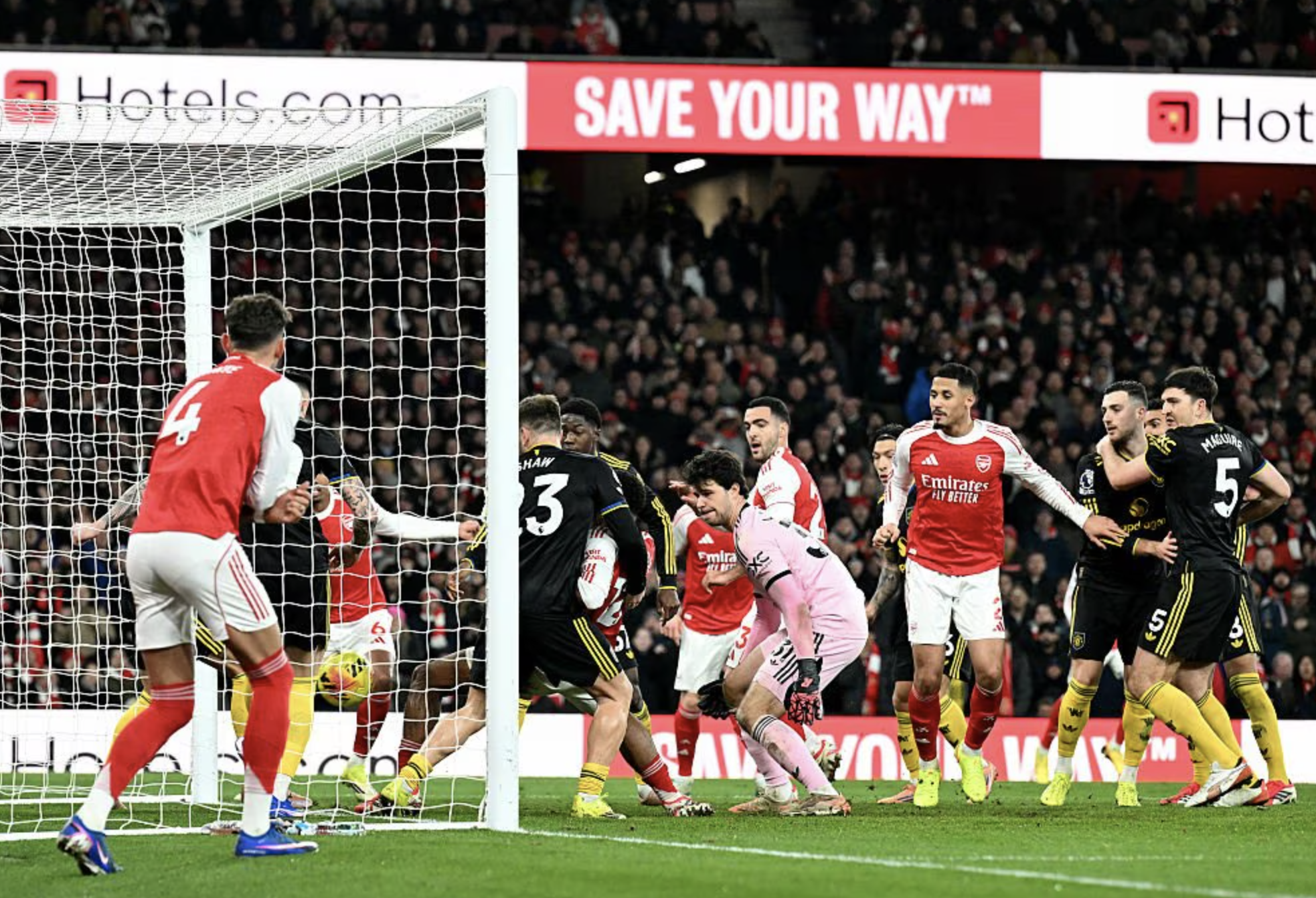 Arsenal thua sốc Man United s&acirc;n nh&agrave;, Ngoại hạng Anh s&ocirc;i sục- Ảnh 6.
