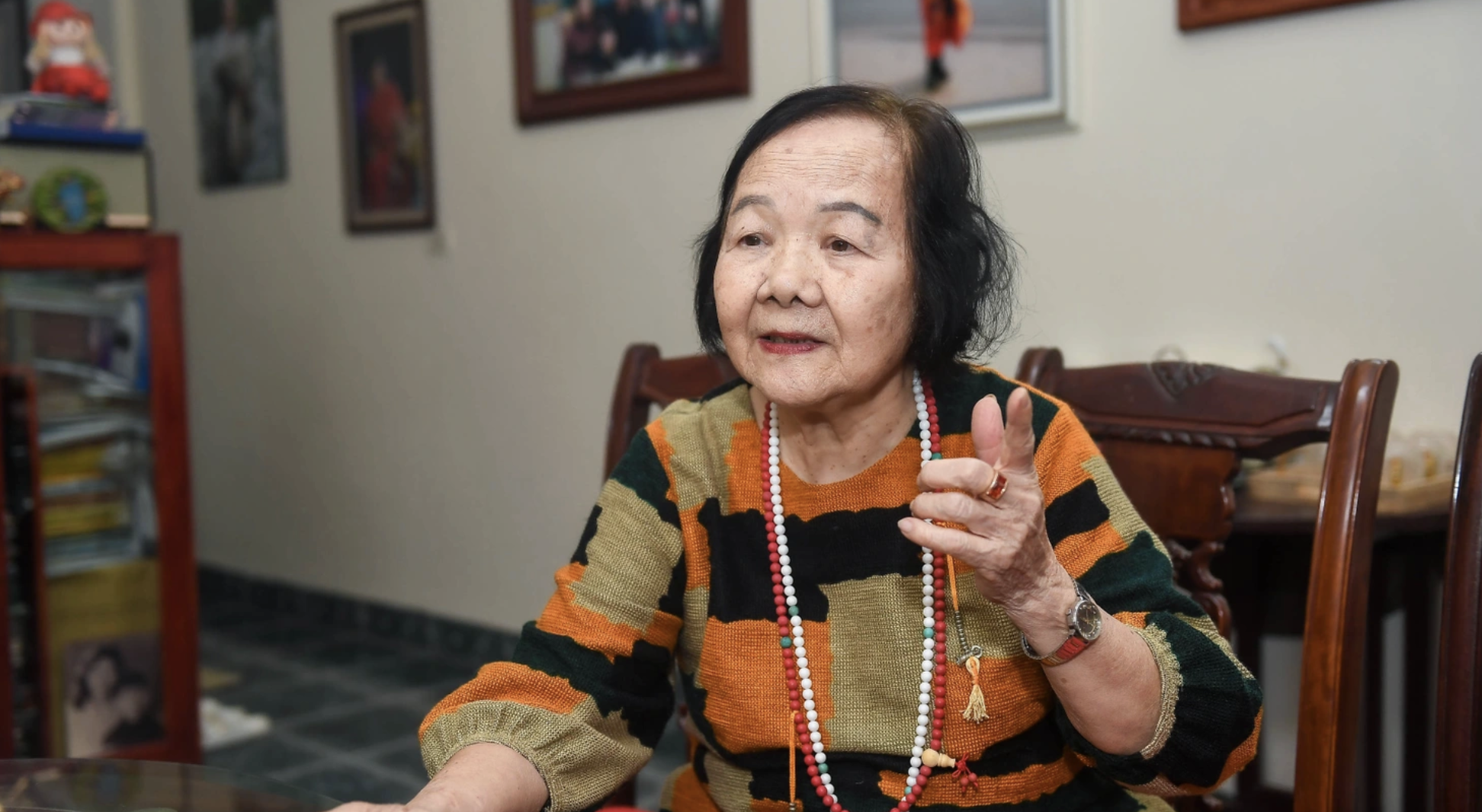 NSƯT duy nhất đổi đời nhờ bị cả nước chê xấu, nhan sắc ngoài đời ăn đứt trên phim- Ảnh 6. NSƯT duy nhất đổi đời nhờ bị cả nước chê xấu, nhan sắc ngoài đời ăn đứt trên phim- Ảnh 6.