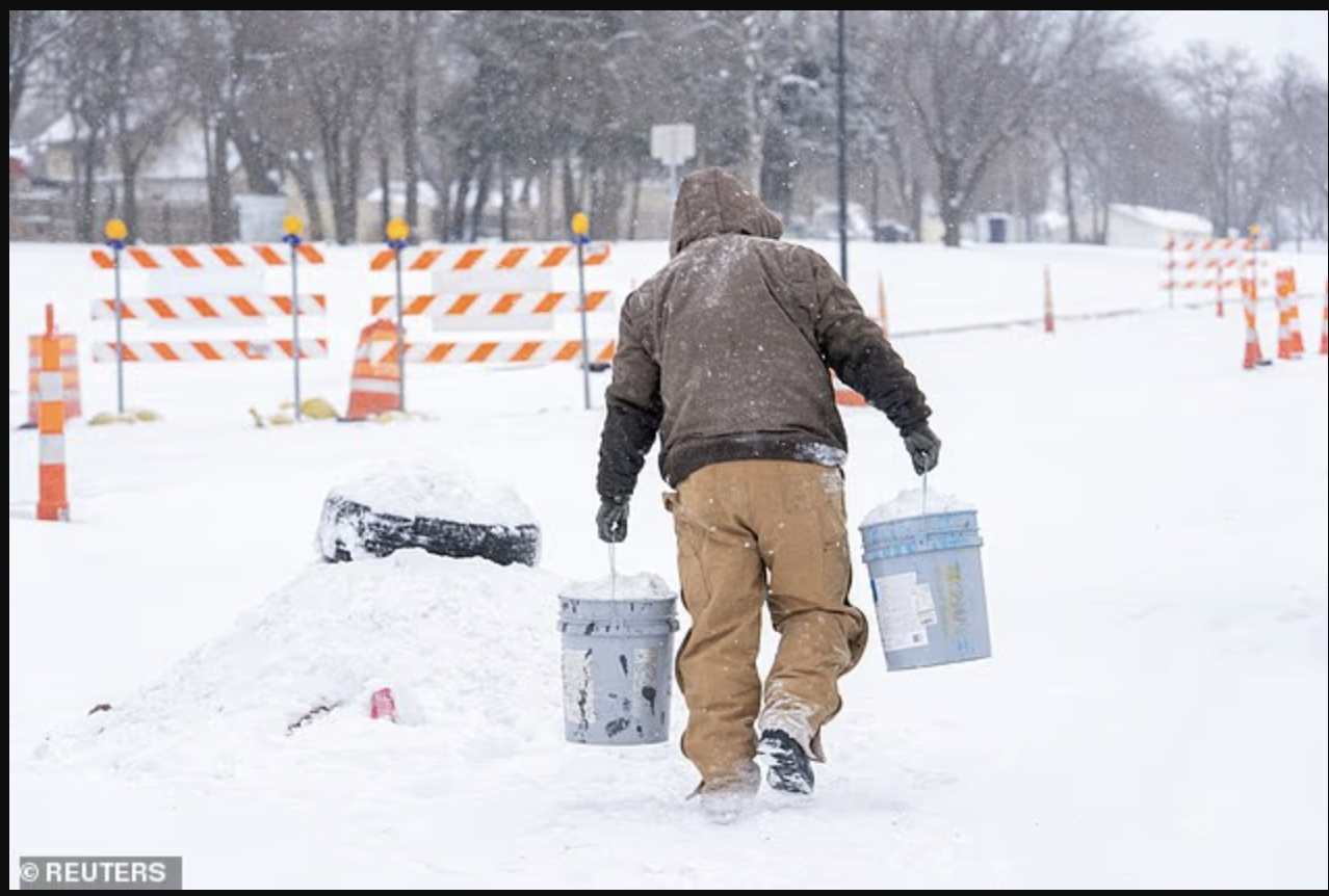 Mỹ: Hơn 15.000 chuyến bay bị gi&aacute;n đoạn do b&atilde;o m&ugrave;a Đ&ocirc;ng- Ảnh 3.