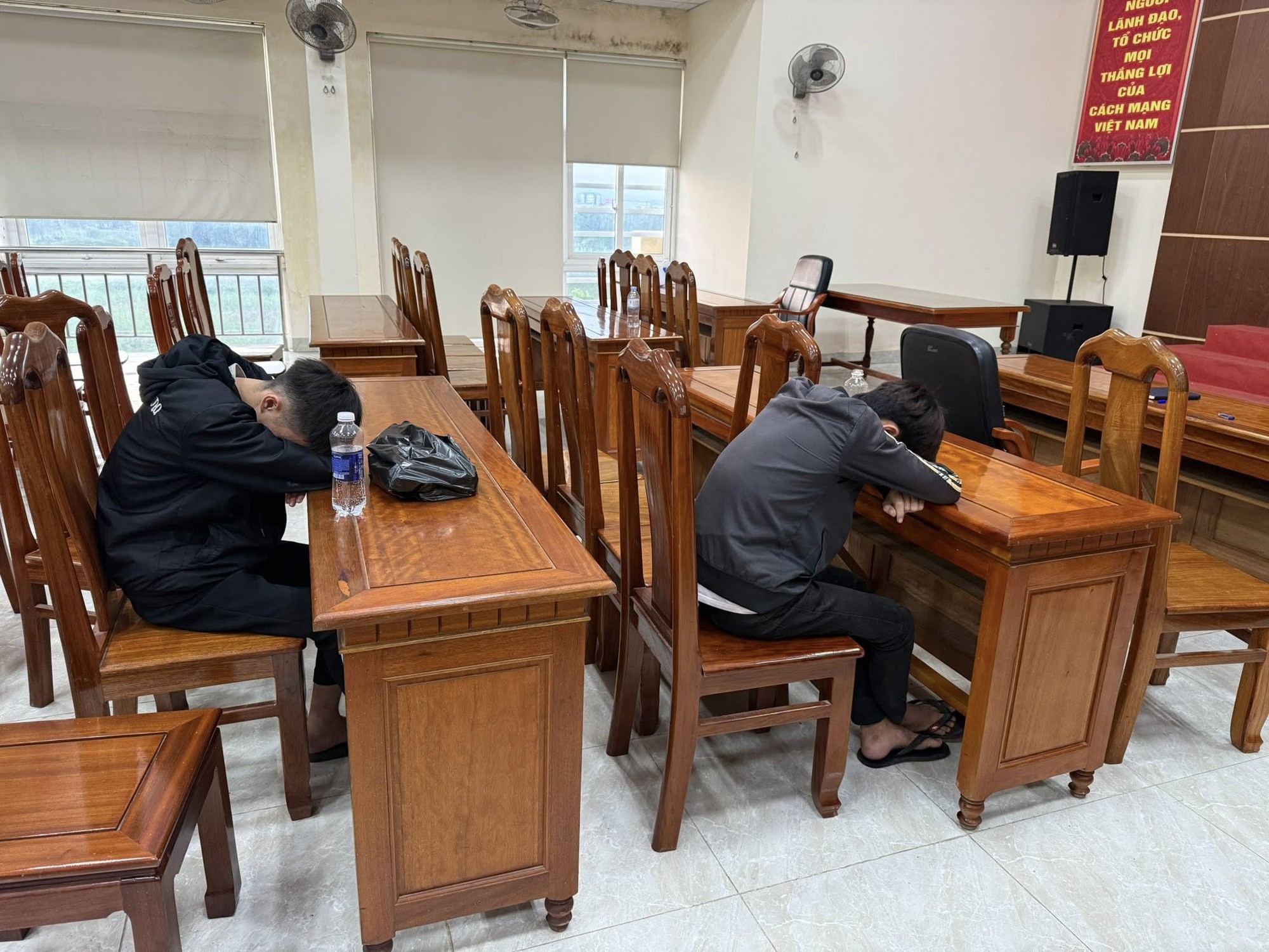 Vụ 3 người chết tr&ecirc;n đường l&uacute;c nửa đ&ecirc;m: X&aacute;c định 17 thanh thiếu ni&ecirc;n li&ecirc;n quan- Ảnh 2.