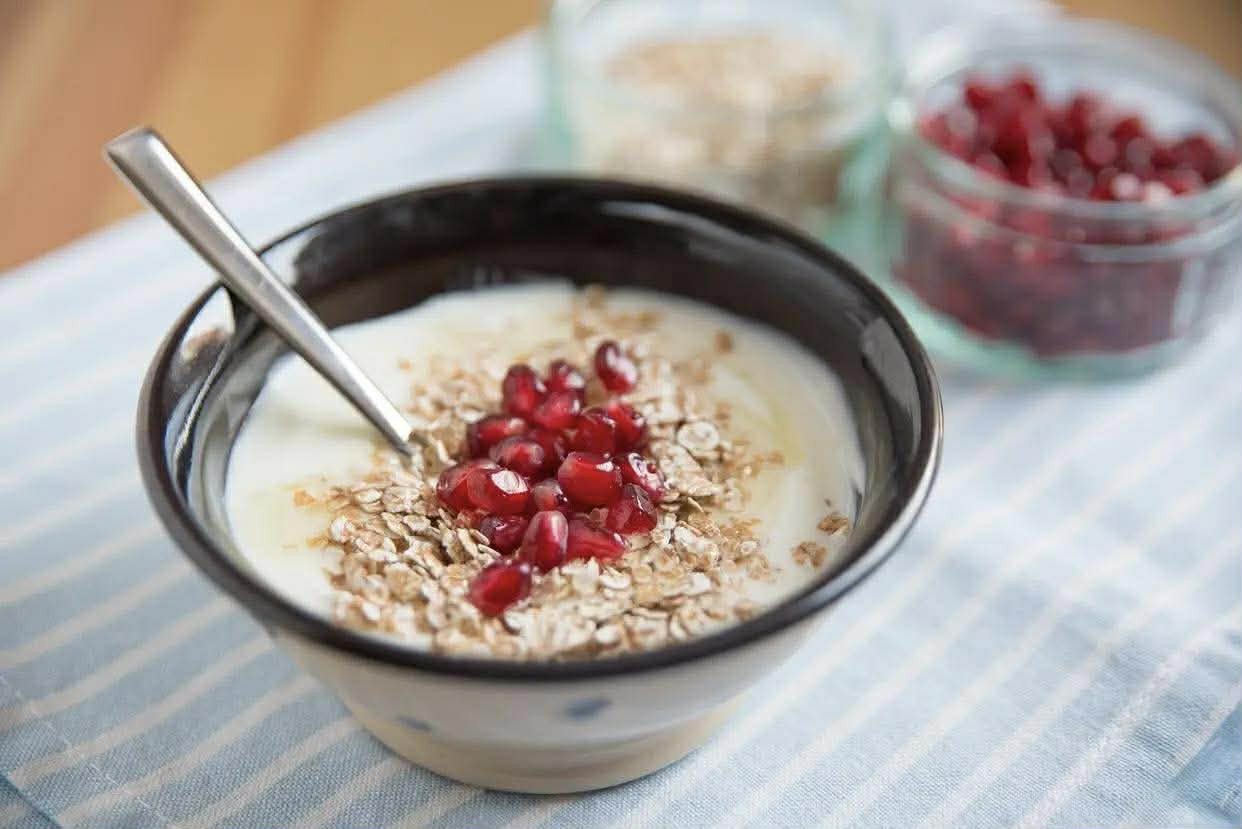 Sau đợt r&eacute;t đậm, người 40 tuổi trở l&ecirc;n n&ecirc;n ăn 4 m&oacute;n n&agrave;y v&agrave;o bữa s&aacute;ng: Tốt cho tim v&agrave; dạ d&agrave;y, gi&uacute;p hệ ti&ecirc;u h&oacute;a khỏe mạnh- Ảnh 16.