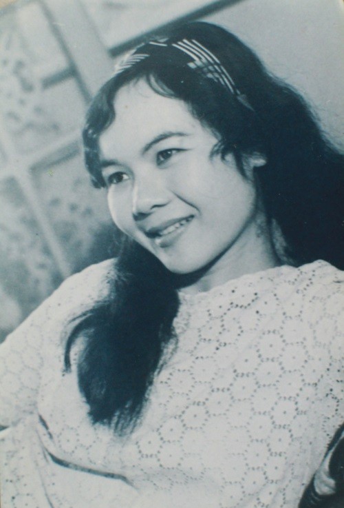 NSƯT duy nhất đổi đời nhờ bị cả nước chê xấu, nhan sắc ngoài đời ăn đứt trên phim- Ảnh 2. NSƯT duy nhất đổi đời nhờ bị cả nước chê xấu, nhan sắc ngoài đời ăn đứt trên phim- Ảnh 2.