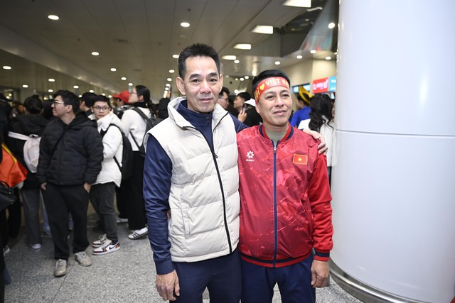 Bố Minh Ph&uacute;c động vi&ecirc;n bố Hiểu Minh đang x&oacute;t con chấn thương: Nỗi l&ograve;ng người cha c&oacute; con kho&aacute;c &aacute;o U23 Việt Nam- Ảnh 4.