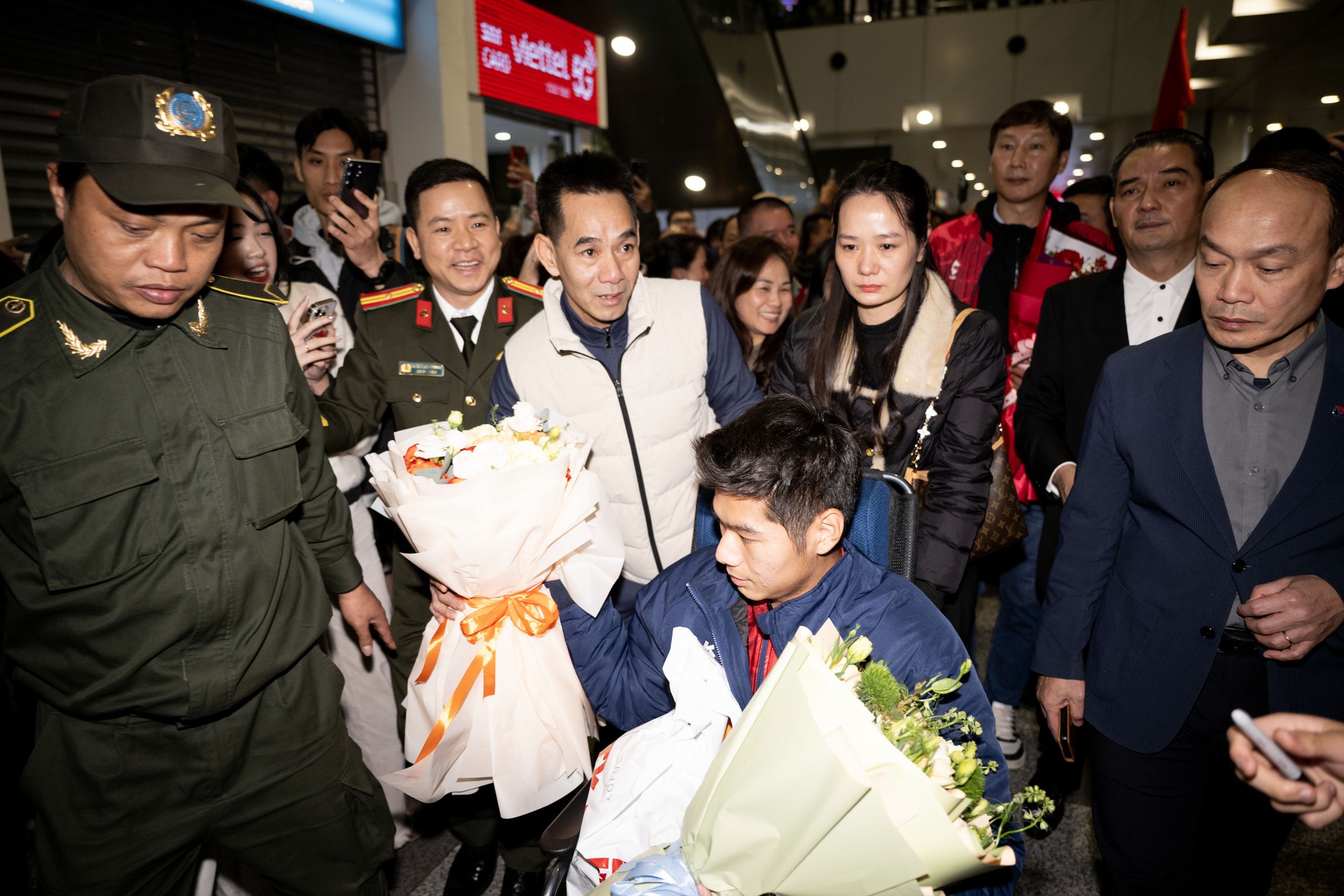 Phỏng vấn bố Hiểu Minh U23 Việt Nam: Rớm nước mắt h&eacute; lộ lời động vi&ecirc;n con trai chấn thương- Ảnh 2.