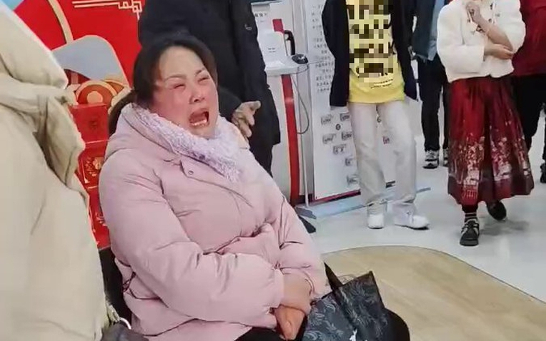 Lương 112 triệu gửi tiết kiệm, 7 năm sau đi r&uacute;t 10 tỷ th&igrave; nh&acirc;n vi&ecirc;n ng&acirc;n h&agrave;ng n&oacute;i: "1 đồng cũng kh&ocirc;ng c&oacute;"- Ảnh 1.