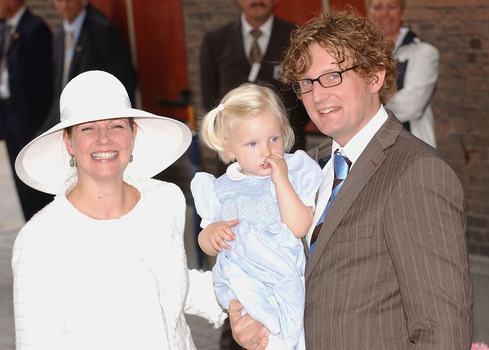 Một cặp đ&ocirc;i ho&agrave;ng gia ly h&ocirc;n sau 25 năm chung sống- Ảnh 2.