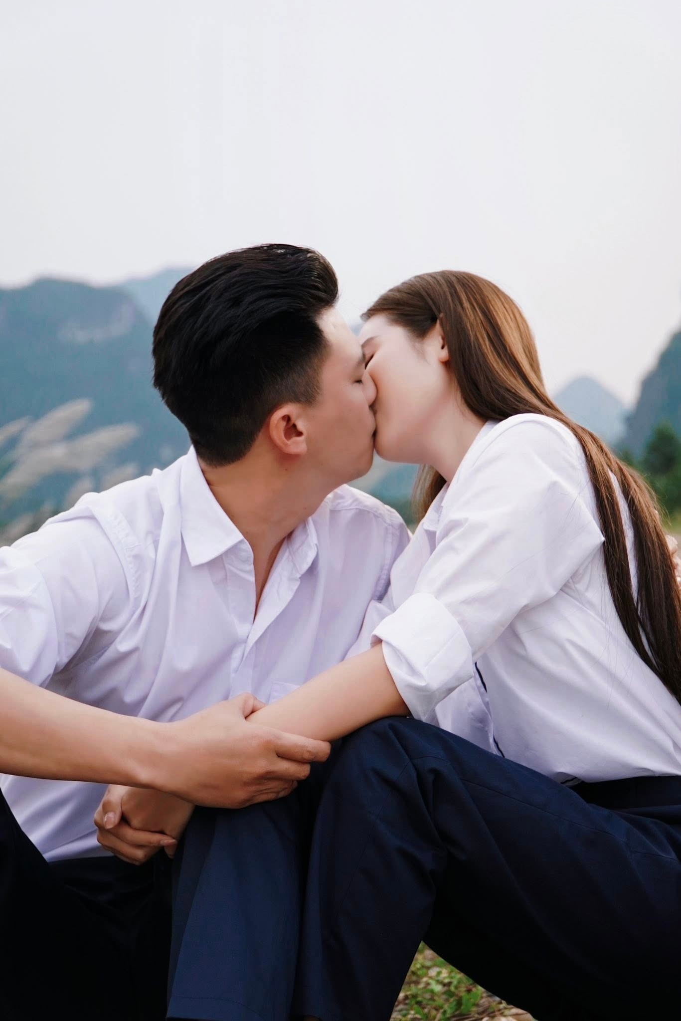 Ph&iacute;a sau cảnh h&ocirc;n của Huyền Lizzie v&agrave; H&agrave; Việt Dũng- Ảnh 1.