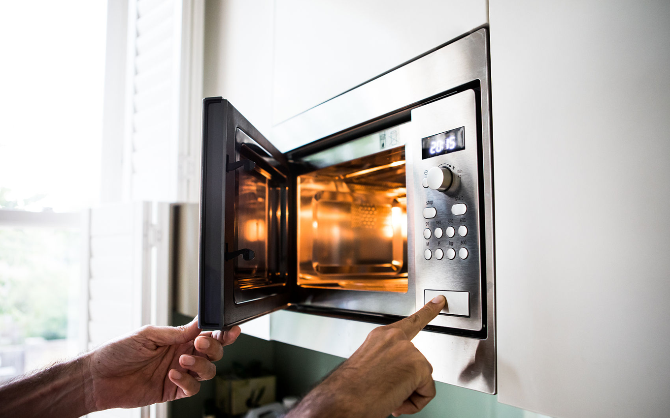 D&ugrave;ng l&ograve; vi s&oacute;ng g&acirc;y ung thư? Chuy&ecirc;n gia chỉ ra sự thật: 3 c&aacute;ch sử dụng n&agrave;y mới thực sự nguy hiểm