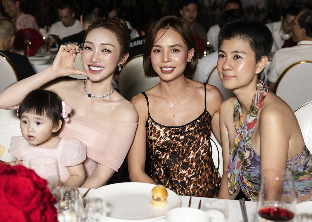 "Nữ hoàng phòng vé" một thời: Từ bán xôi vỉa hè đến chủ chuỗi nhà hàng sang trọng, U50 đột ngột thay đổi- Ảnh 4. "Nữ hoàng phòng vé" một thời: Từ bán xôi vỉa hè đến chủ chuỗi nhà hàng sang trọng, U50 đột ngột thay đổi- Ảnh 4.