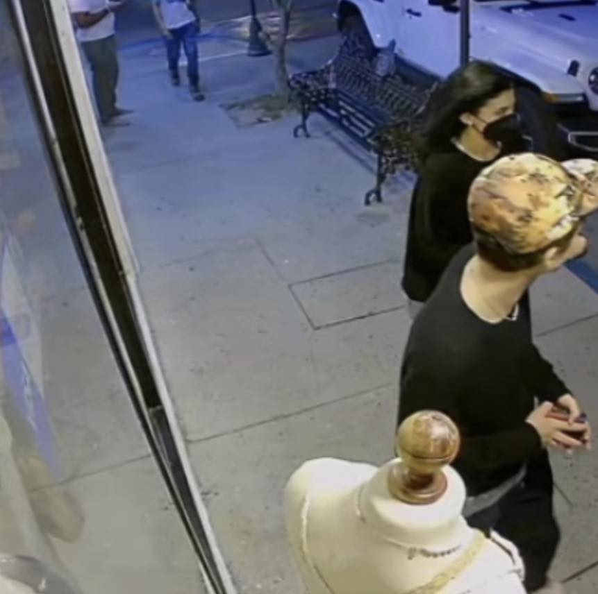 Timothée Chalamet bị tung CCTV đi mua bikini- Ảnh 2. Timothée Chalamet bị tung CCTV đi mua bikini- Ảnh 2.