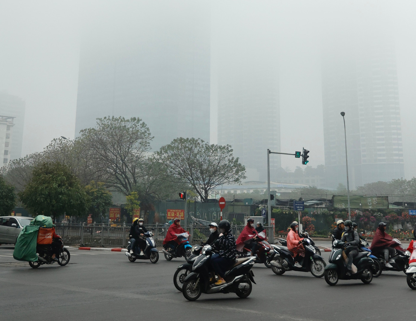 Không khí Hà Nội rất xấu, khuyến cáo người dân hạn chế ở ngoài trời