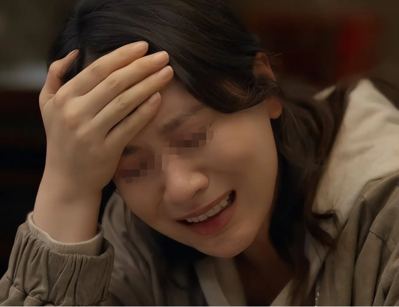 Ông chủ phát hiện nữ nhân viên giống hệt vợ đã mất, tìm mọi cách gặp bố mẹ cô nhưng vừa thấy liền sụp đổ- Ảnh 5.