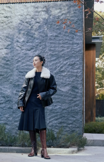 Đừng mải m&ecirc; "hack tuổi", cứ nh&igrave;n Cao Vi&ecirc;n Vi&ecirc;n, Tống Giai v&agrave; Trần Nghi&ecirc;n Hy m&agrave; xem: Phụ nữ ngo&agrave;i 40 đẹp nhất l&agrave; khi được "sống thật" trong bộ đồ m&igrave;nh mặc- Ảnh 6.