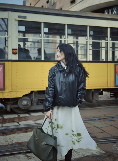 Đừng mải m&ecirc; "hack tuổi", cứ nh&igrave;n Cao Vi&ecirc;n Vi&ecirc;n, Tống Giai v&agrave; Trần Nghi&ecirc;n Hy m&agrave; xem: Phụ nữ ngo&agrave;i 40 đẹp nhất l&agrave; khi được "sống thật" trong bộ đồ m&igrave;nh mặc- Ảnh 14.