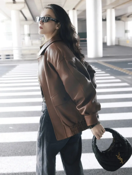 Đừng mải m&ecirc; "hack tuổi", cứ nh&igrave;n Cao Vi&ecirc;n Vi&ecirc;n, Tống Giai v&agrave; Trần Nghi&ecirc;n Hy m&agrave; xem: Phụ nữ ngo&agrave;i 40 đẹp nhất l&agrave; khi được "sống thật" trong bộ đồ m&igrave;nh mặc- Ảnh 18.