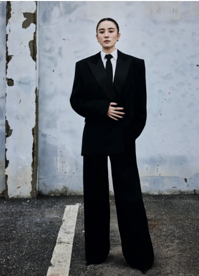 Đừng mải m&ecirc; "hack tuổi", cứ nh&igrave;n Cao Vi&ecirc;n Vi&ecirc;n, Tống Giai v&agrave; Trần Nghi&ecirc;n Hy m&agrave; xem: Phụ nữ ngo&agrave;i 40 đẹp nhất l&agrave; khi được "sống thật" trong bộ đồ m&igrave;nh mặc- Ảnh 16.