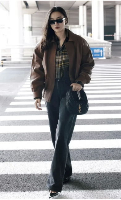 Đừng mải m&ecirc; "hack tuổi", cứ nh&igrave;n Cao Vi&ecirc;n Vi&ecirc;n, Tống Giai v&agrave; Trần Nghi&ecirc;n Hy m&agrave; xem: Phụ nữ ngo&agrave;i 40 đẹp nhất l&agrave; khi được "sống thật" trong bộ đồ m&igrave;nh mặc- Ảnh 26.