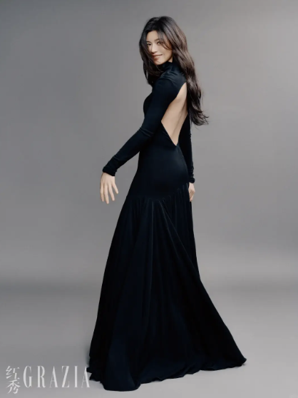 Đừng mải m&ecirc; "hack tuổi", cứ nh&igrave;n Cao Vi&ecirc;n Vi&ecirc;n, Tống Giai v&agrave; Trần Nghi&ecirc;n Hy m&agrave; xem: Phụ nữ ngo&agrave;i 40 đẹp nhất l&agrave; khi được "sống thật" trong bộ đồ m&igrave;nh mặc- Ảnh 32.