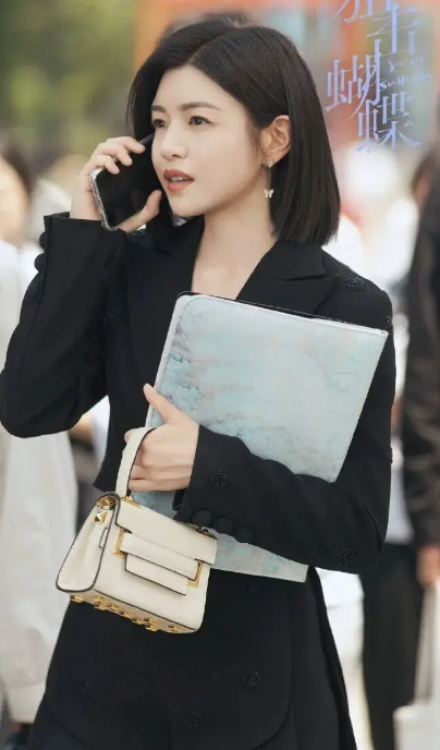 Đừng mải m&ecirc; "hack tuổi", cứ nh&igrave;n Cao Vi&ecirc;n Vi&ecirc;n, Tống Giai v&agrave; Trần Nghi&ecirc;n Hy m&agrave; xem: Phụ nữ ngo&agrave;i 40 đẹp nhất l&agrave; khi được "sống thật" trong bộ đồ m&igrave;nh mặc- Ảnh 30.