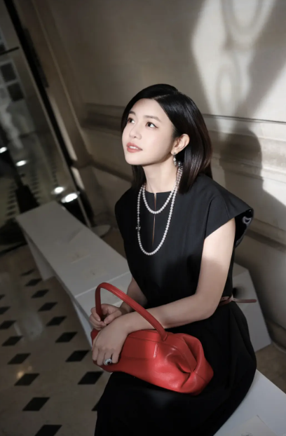 Đừng mải m&ecirc; "hack tuổi", cứ nh&igrave;n Cao Vi&ecirc;n Vi&ecirc;n, Tống Giai v&agrave; Trần Nghi&ecirc;n Hy m&agrave; xem: Phụ nữ ngo&agrave;i 40 đẹp nhất l&agrave; khi được "sống thật" trong bộ đồ m&igrave;nh mặc- Ảnh 27.