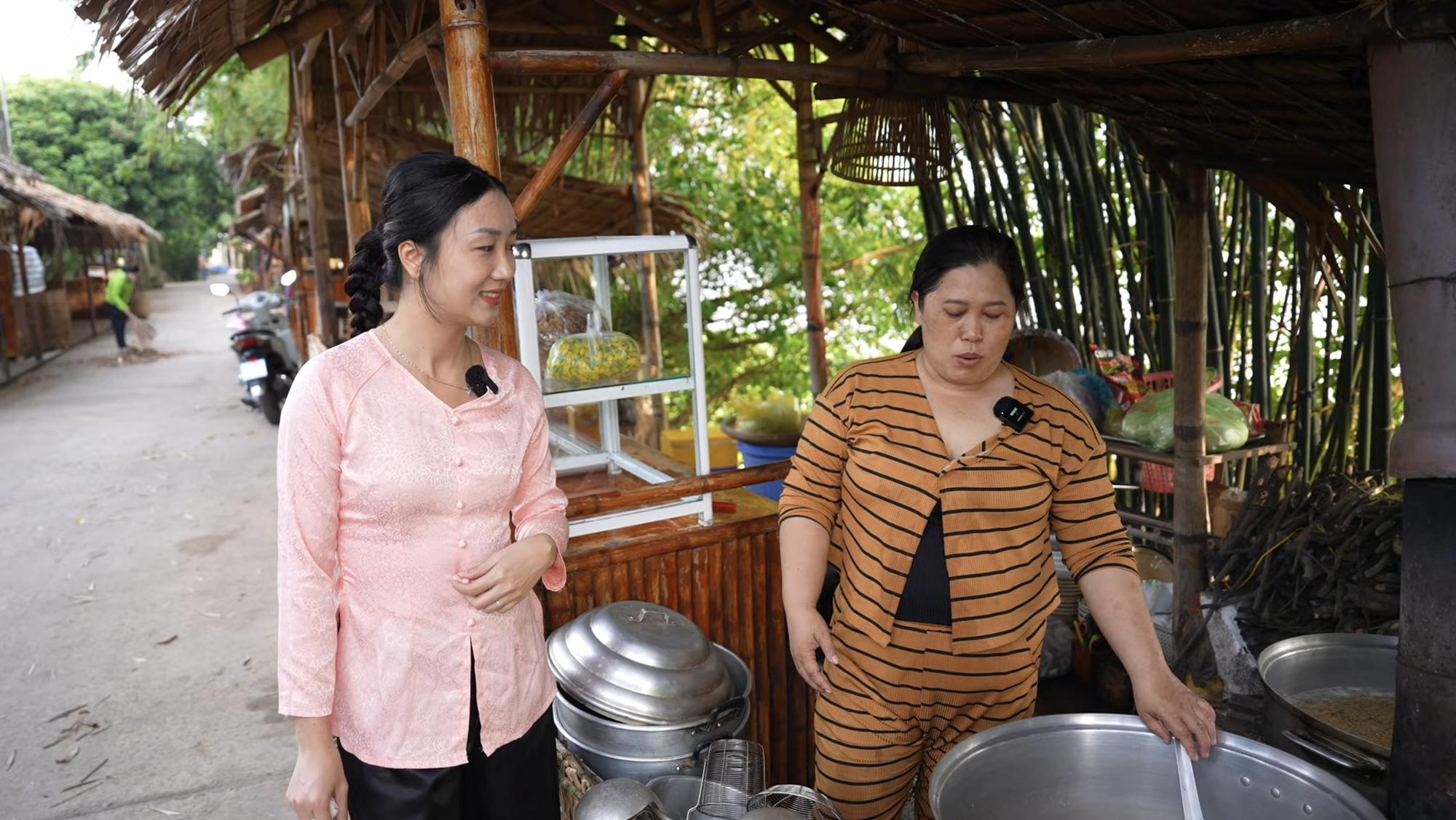 Mất ngủ đợi chờ quán bún có miếng cá sạch bong không còn giọt máu, giá 100k vẫn thấy xứng đáng- Ảnh 1. Mất ngủ đợi chờ quán bún có miếng cá sạch bong không còn giọt máu, giá 100k vẫn thấy xứng đáng- Ảnh 1.