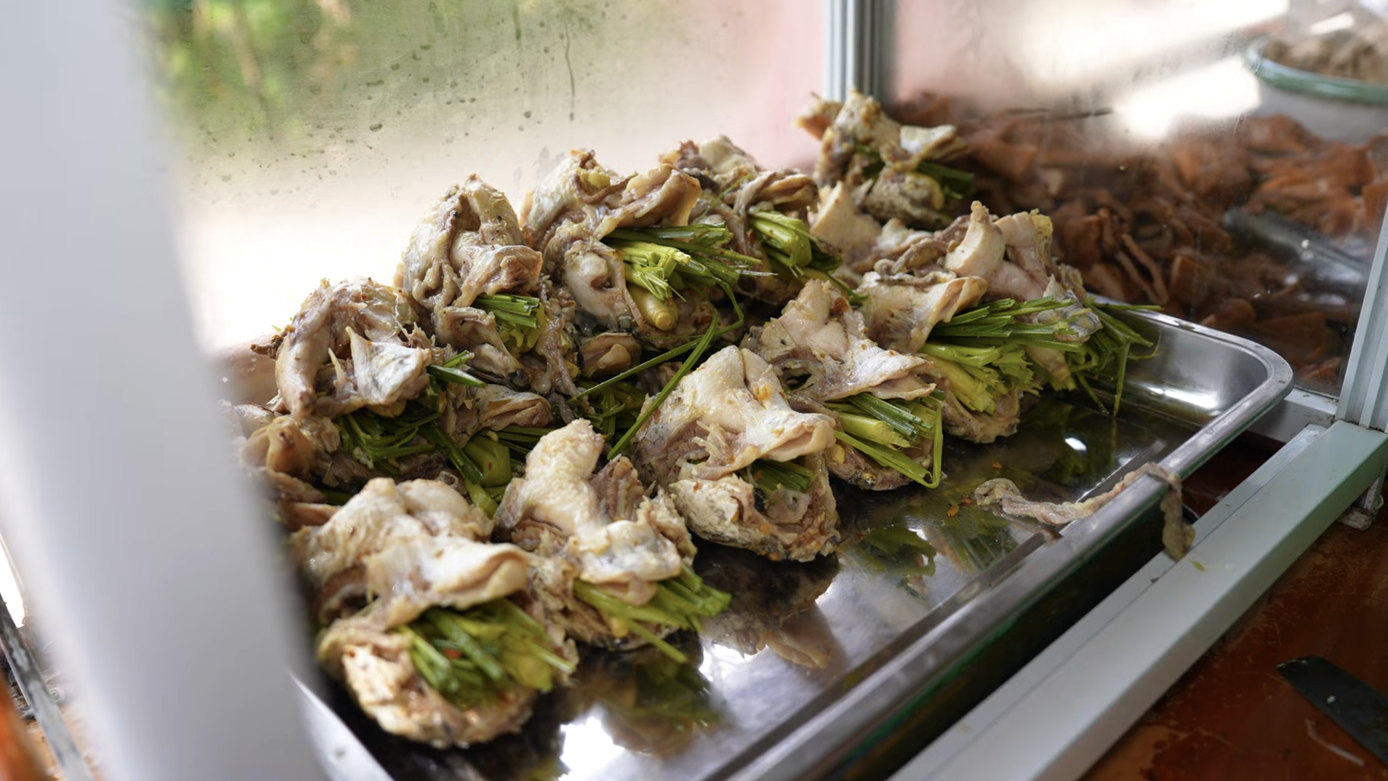 Mất ngủ đợi chờ quán bún có miếng cá sạch bong không còn giọt máu, giá 100k vẫn thấy xứng đáng- Ảnh 11. Mất ngủ đợi chờ quán bún có miếng cá sạch bong không còn giọt máu, giá 100k vẫn thấy xứng đáng- Ảnh 11.