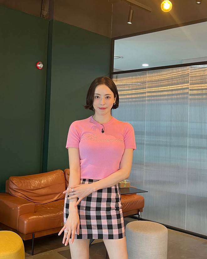 Minh tinh 40 tuổi khiến netizen chia 2 phe- Ảnh 20.